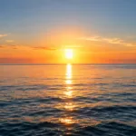 Riflesso del sole sul mare: la luce solare è il fattore scatenante delle fotodermatosi